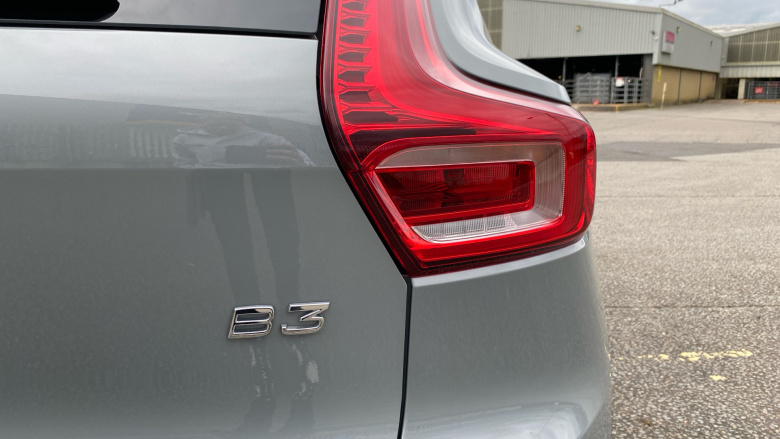 Volvo XC40 2.0 B3P Ultra Dark 5dr Auto Petrol Estate